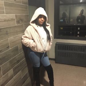 Meet your Posher, Elianis